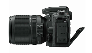 Зеркальный фотоаппарат Nikon D7500 Kit с AF-S 18-140 VR (Черный)