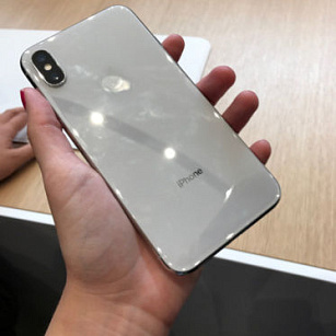 Сотрудника Apple уволили из-за обзора его дочери на iPhone X