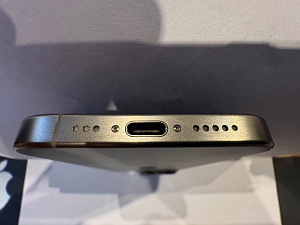 Смартфон Apple iPhone 15 Pro 256GB nanoSim+eSim (Титановый бежевый, 256 ГБ, 8 ГБ, Global, nanoSim+eSim, Уценка)