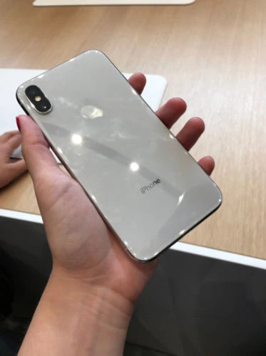 Сотрудника Apple уволили из-за обзора его дочери на iPhone X